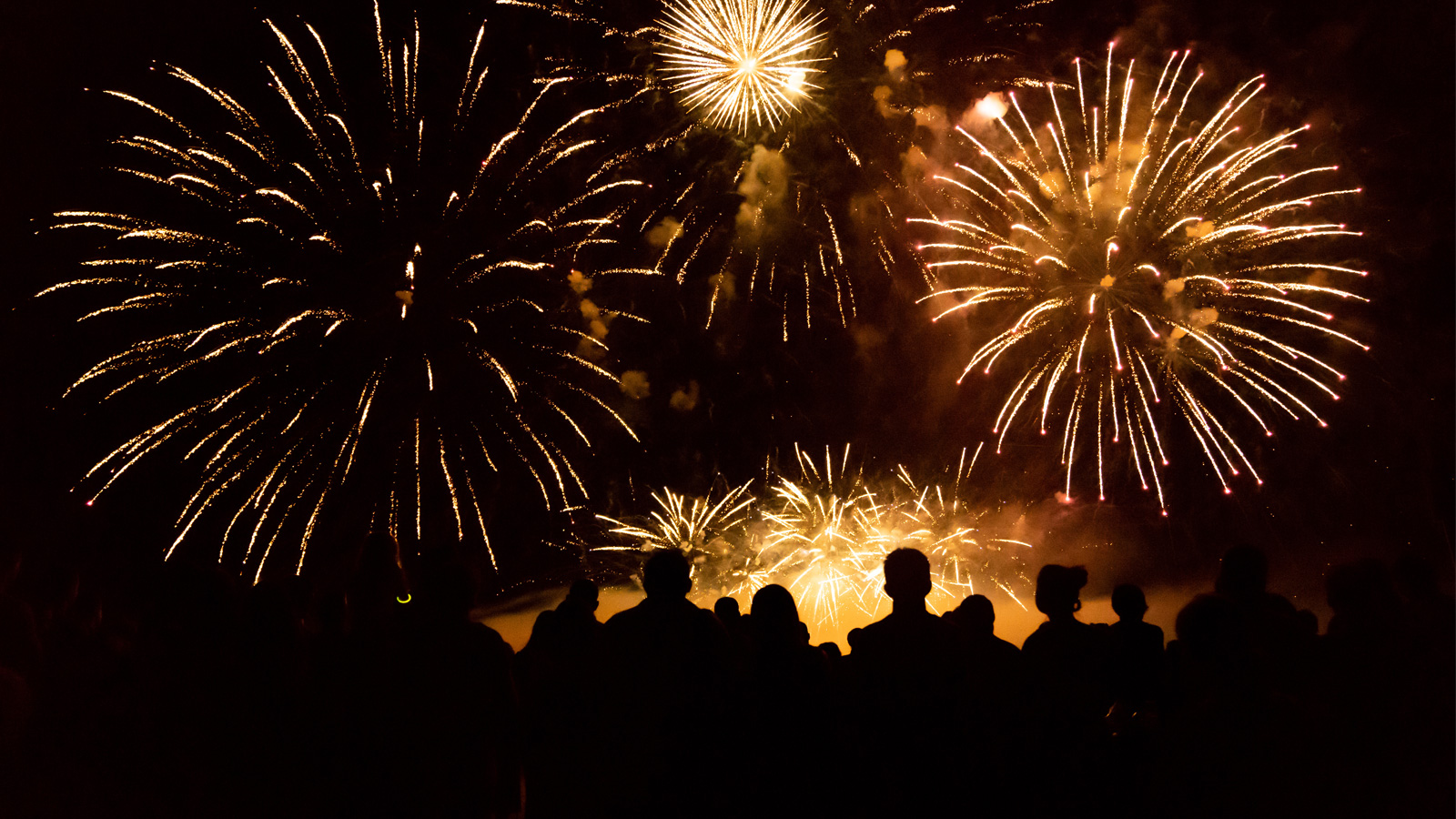 Lodging + International Fireworks Championship Tickets | Crystal ...